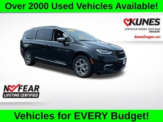 Used 2023 Chrysler Pacifica Limited image 1