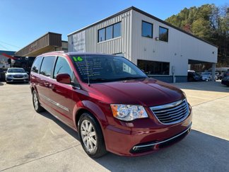 Used 2016 Chrysler Town & Country Touring image 1