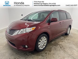 Used 2017 Toyota Sienna XLE image 1