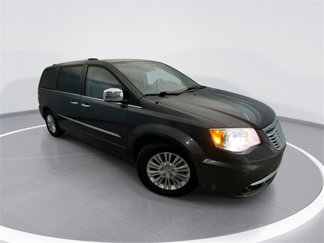 Used 2015 Chrysler Town & Country Limited Platinum image 1