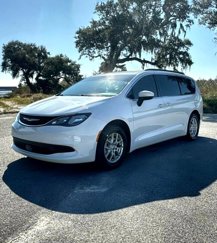Used 2021 Chrysler Voyager Lxi image 1