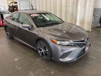 Used 2018 Toyota Camry SE image 1