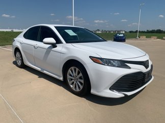 Used 2020 Toyota Camry LE image 1