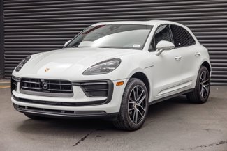 Certified 2025 Porsche Macan image 1