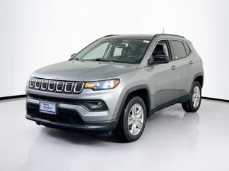 Used 2022 Jeep Compass Latitude image 1