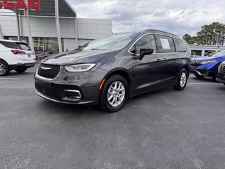 Used 2022 Chrysler Pacifica Touring-L image 1