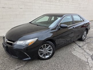 Used 2017 Toyota Camry SE image 1