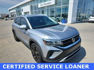 Certified 2024 Volkswagen Taos SE image 1