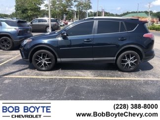 Used 2017 Toyota RAV4 SE image 1