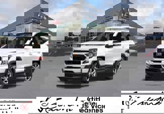 Used 2024 GMC Terrain SLE image 1