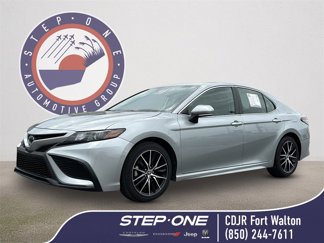 Used 2023 Toyota Camry SE image 1