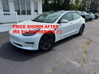 Used 2022 Tesla Model 3 Standard Range image 1