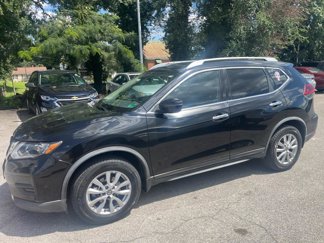 Used 2018 Nissan Rogue SV image 1