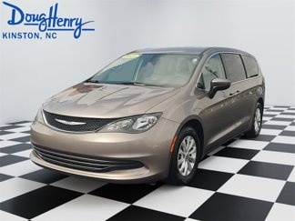 Used 2017 Chrysler Pacifica Touring w/ Tire & Wheel Group image 1