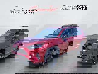 Used 2021 Toyota RAV4 LE image 1