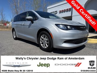 Used 2023 Chrysler Voyager LX image 1