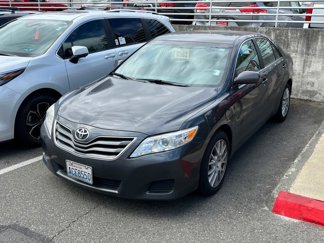 Used 2011 Toyota Camry LE image 1