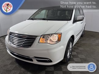 Used 2016 Chrysler Town & Country Touring-L image 1