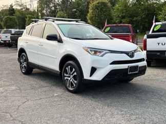 Used 2018 Toyota RAV4 LE image 1