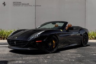 Used 2015 Ferrari California T image 1
