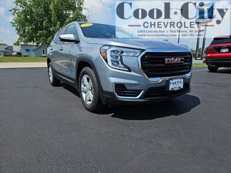 Used 2024 GMC Terrain SLE image 1