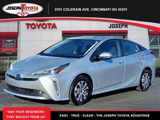 Used 2020 Toyota Prius LE image 1
