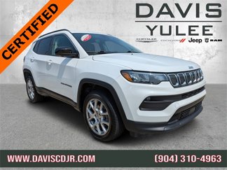 Used 2022 Jeep Compass Latitude image 1