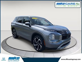 Used 2024 Mitsubishi Outlander SE image 1