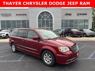 Used 2013 Chrysler Town & Country Touring image 1