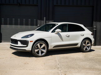 Certified 2025 Porsche Macan image 1
