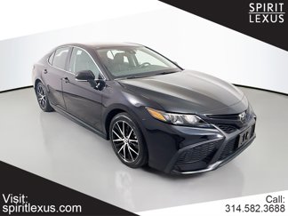 Used 2024 Toyota Camry SE image 1