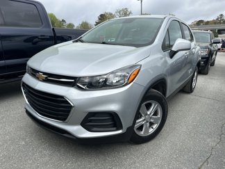 Used 2022 Chevrolet Trax LS w/ Tint and Cruise Package image 1