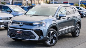 New 2025 Volkswagen Taos SE image 1