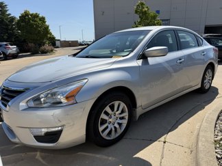 Used 2013 Nissan Altima 2.5 S image 1