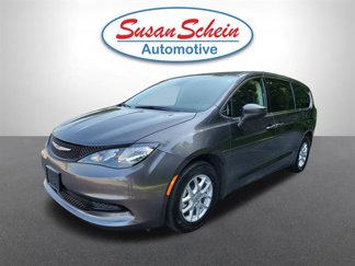 Used 2023 Chrysler Voyager LX image 1