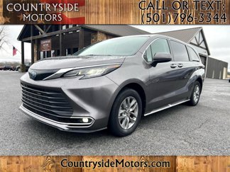 Used 2022 Toyota Sienna XLE image 1