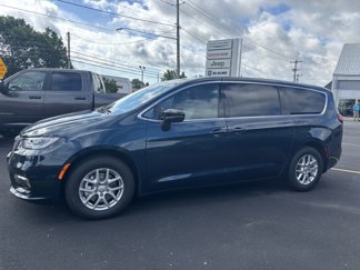 New 2025 Chrysler Pacifica Select image 1