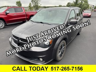Used 2019 Dodge Grand Caravan SXT w/ Driver Convenience Group image 1