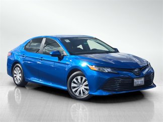 Used 2020 Toyota Camry LE image 1