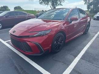 Used 2025 Toyota Camry SE image 1