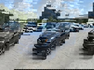 Used 2020 Volvo XC40 T5 R-Design image 1