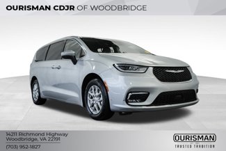Used 2023 Chrysler Pacifica Touring-L image 1