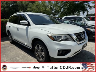Used 2017 Nissan Pathfinder SV image 1