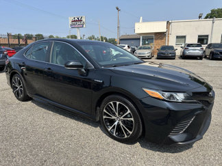 Used 2018 Toyota Camry SE image 1