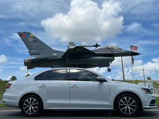 Used 2017 Volkswagen Jetta SE image 1