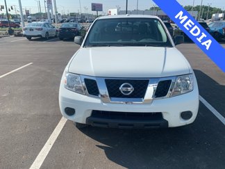 Used 2018 Nissan Frontier SV image 1