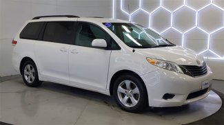 Used 2011 Toyota Sienna LE image 1