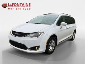 Used 2017 Chrysler Pacifica Touring-L image 1