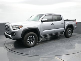Used 2018 Toyota Tacoma Limited image 1
