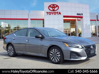 Used 2024 Nissan Altima 2.5 SV image 1